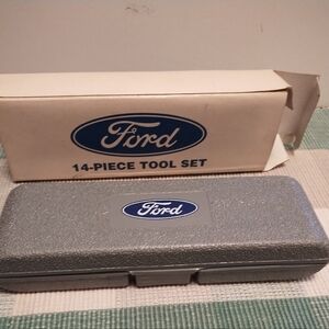 Ford Gray Ratchet Screwdriver Set with Blue Logo
